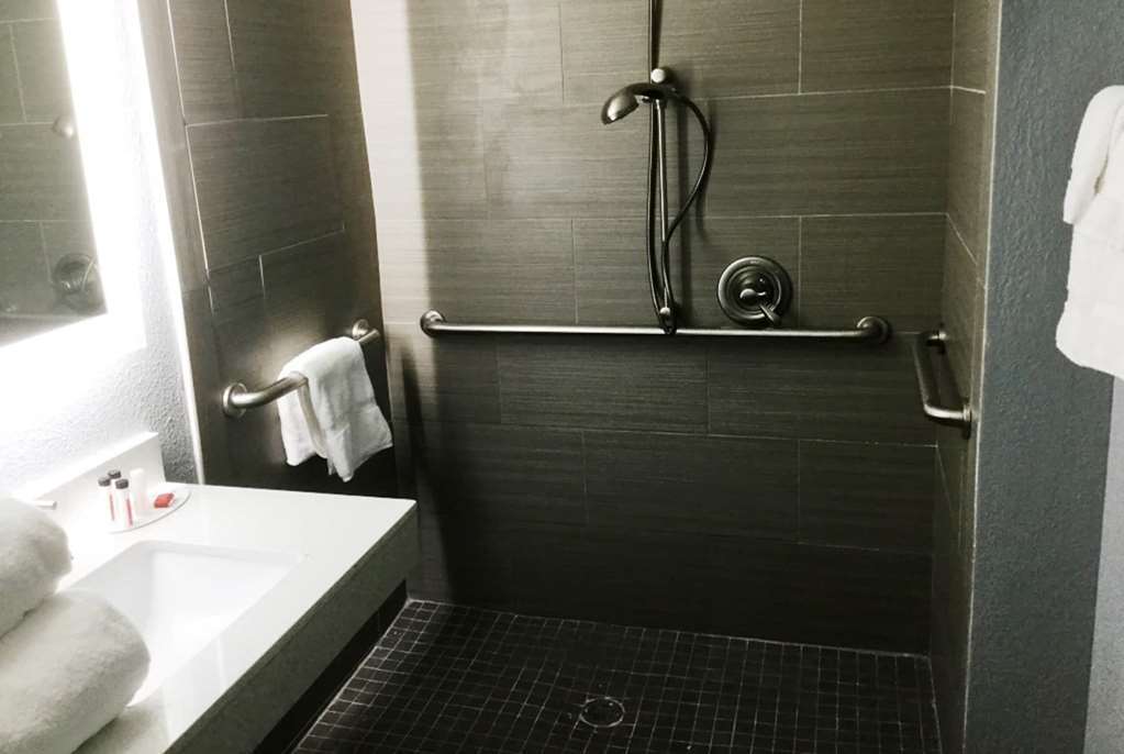 Baymont Inn & Suites Shawnee Chambre photo