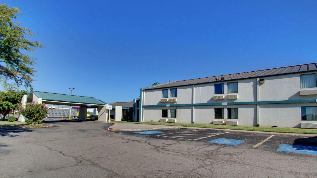 Baymont Inn & Suites Shawnee Extérieur photo