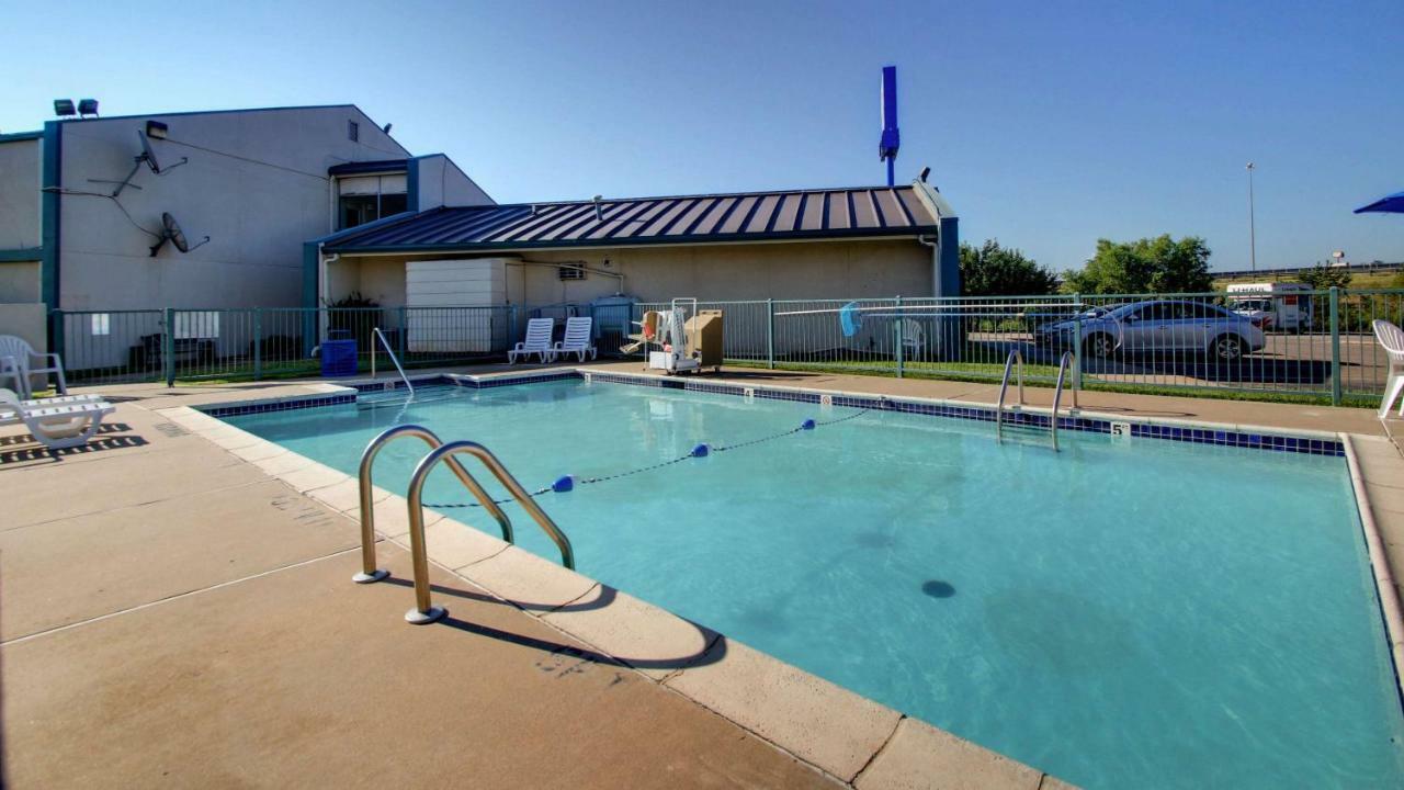 Baymont Inn & Suites Shawnee Extérieur photo